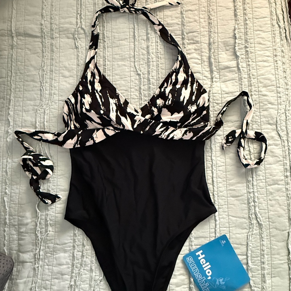 Cupshe Black and White Women's One Piece